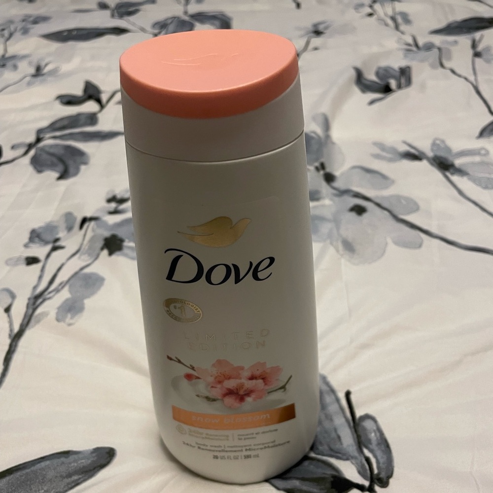 1 Bottle Dove Body Wash - Limited Edition Snow Blossom - 20 FL OZ - NEW